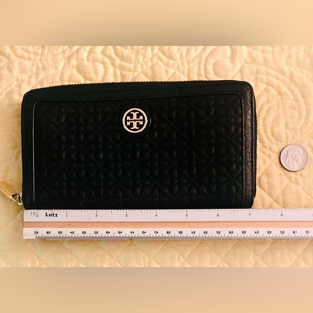 Tory Burch quilted continental Leather zip around wallet - Black